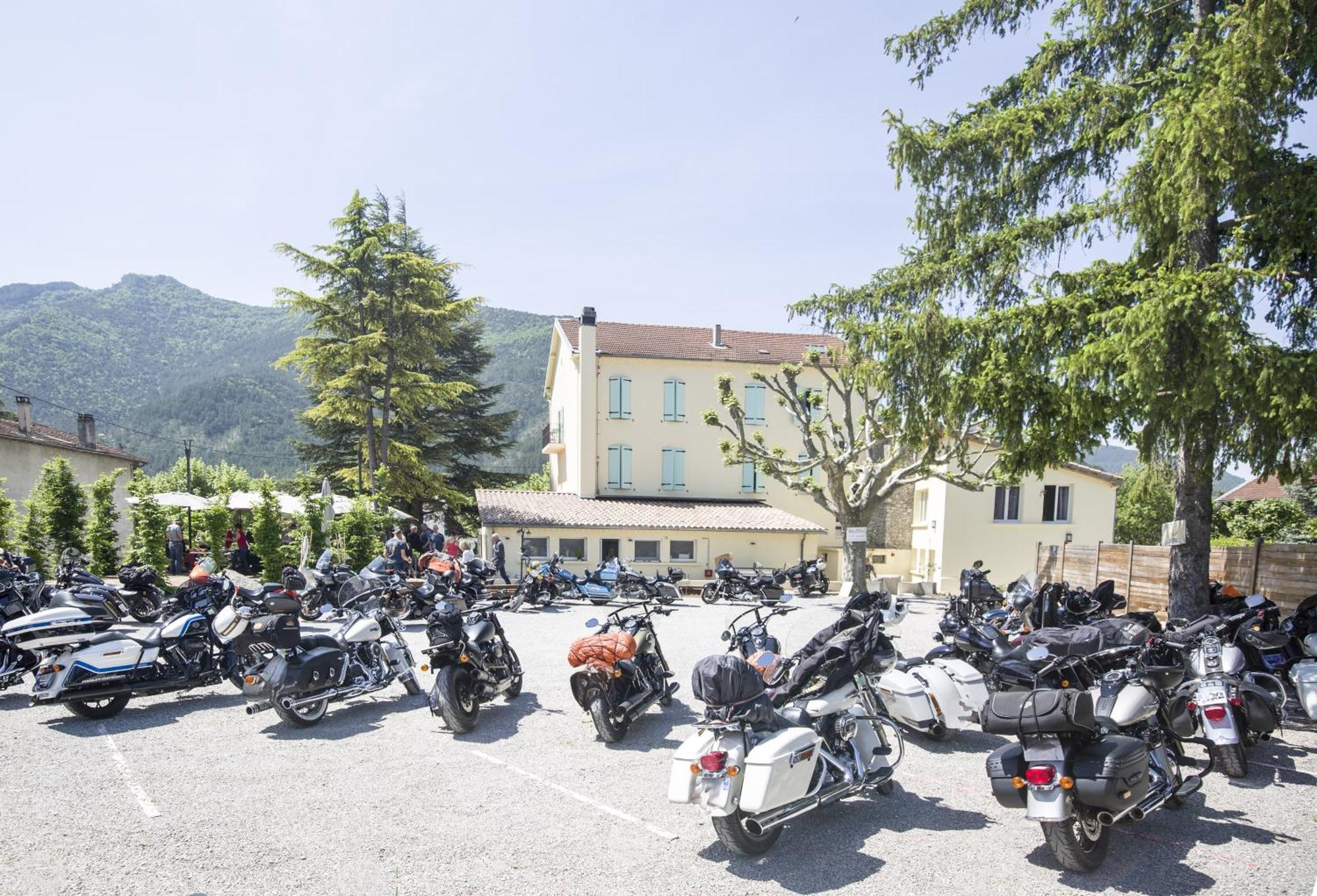 Logis Hotel & Restaurant Le Carnot Die Eksteriør bilde
